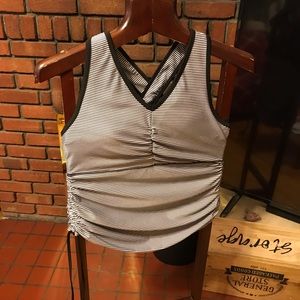 Like new Gap padded gym top size L